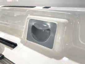 Recessed lifting handle in the cockpit of the new Gig403+